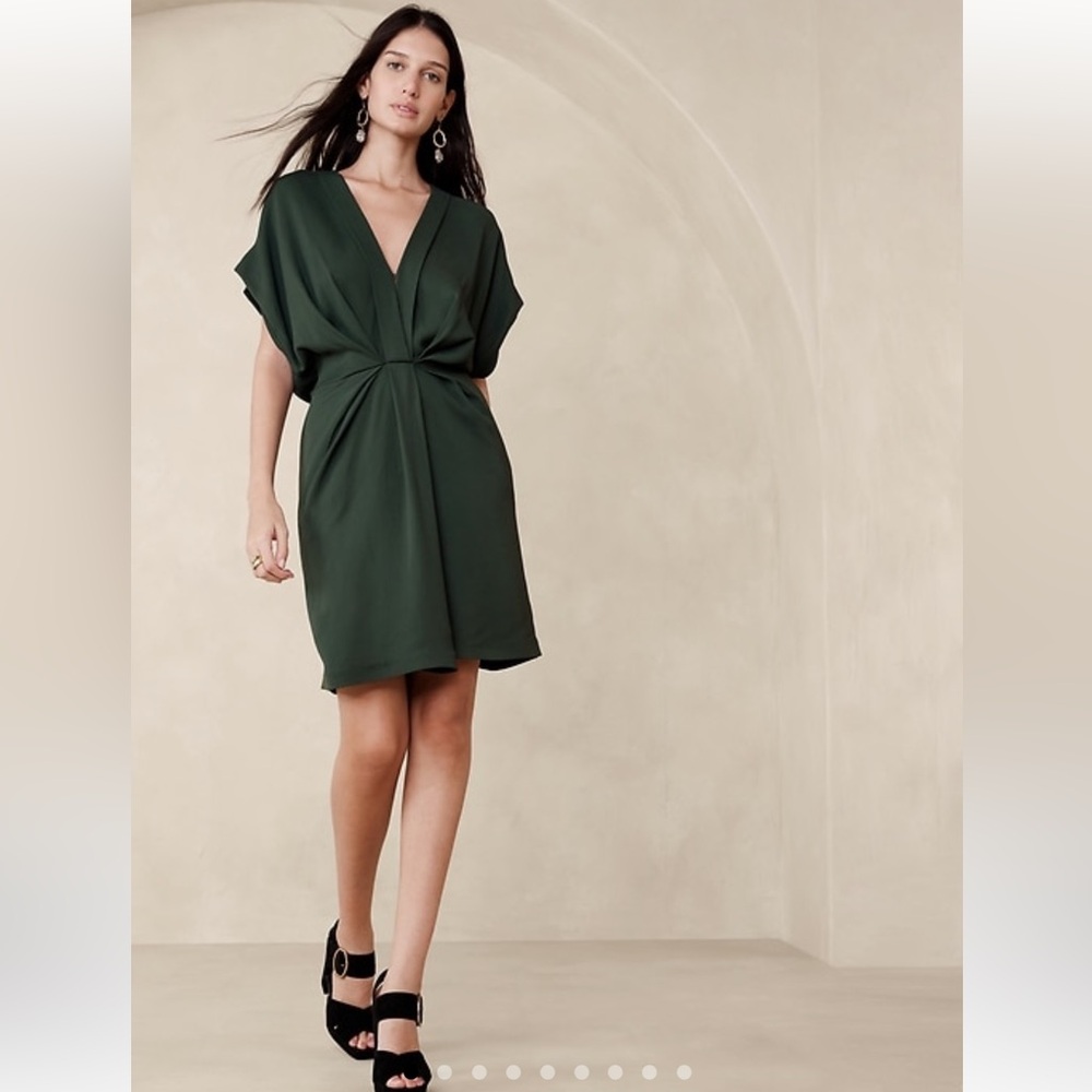 Draped crepe Banana Republic dress in black